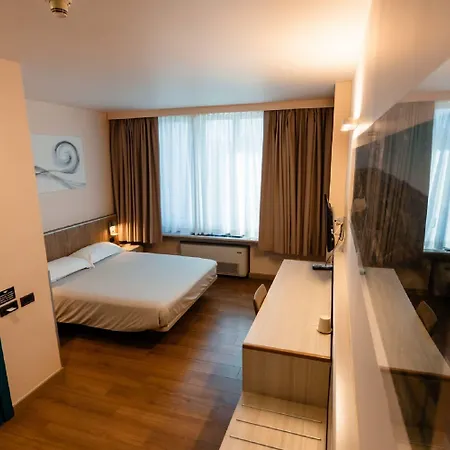 فندق Hotel Ristorante I Castelli ألبا